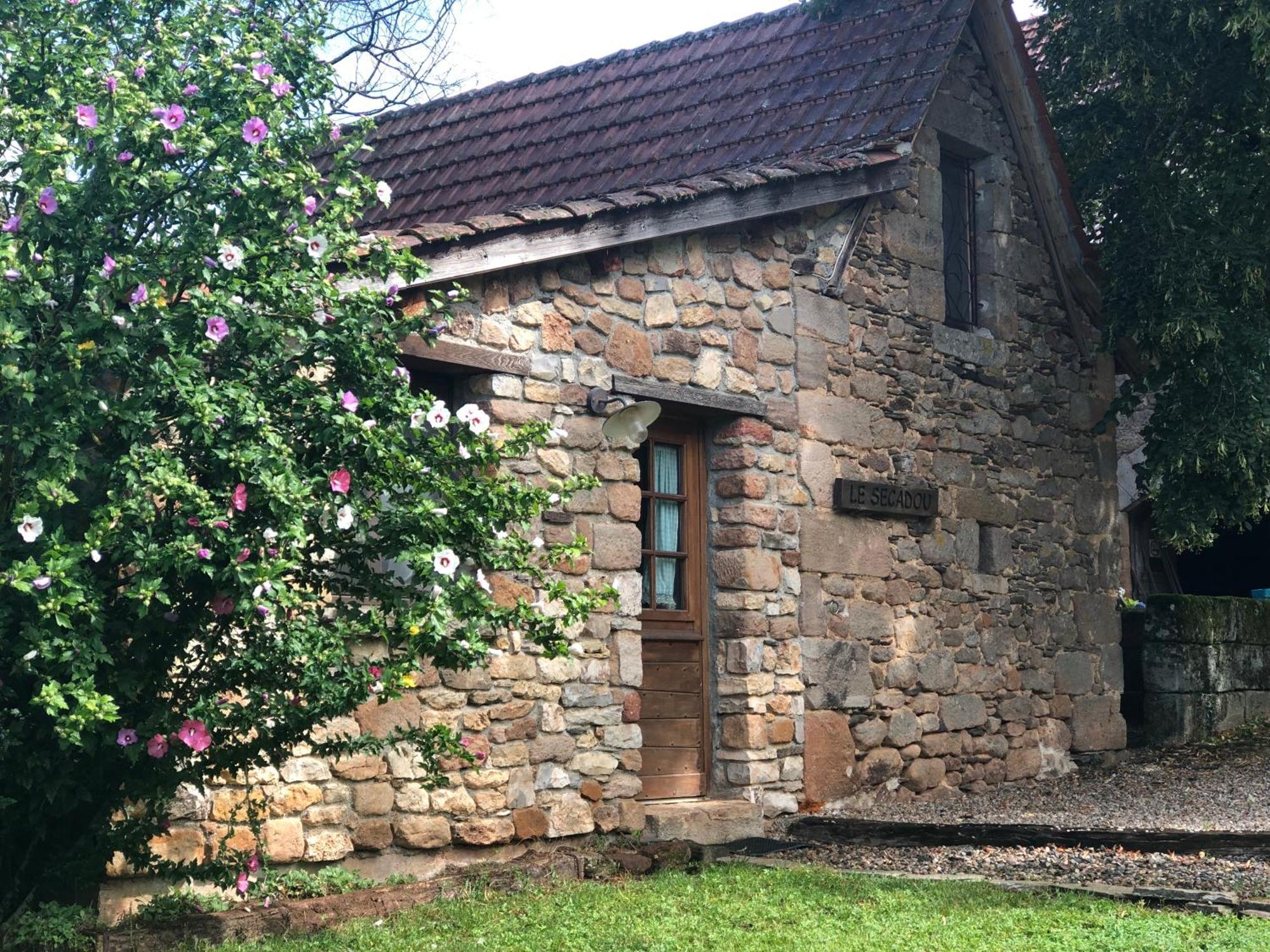 Gites Des Ecuries De Saint Maurice Lacapelle-Marival Exterior photo